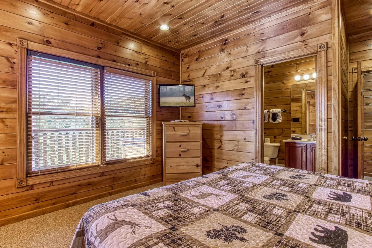 Lazy Bear Lodge, Hot Tub, Resort Pool, Wifi, 1089 Free Tickets Each Paid Day, Dollywood And More ガトリンバーグ エクステリア 写真