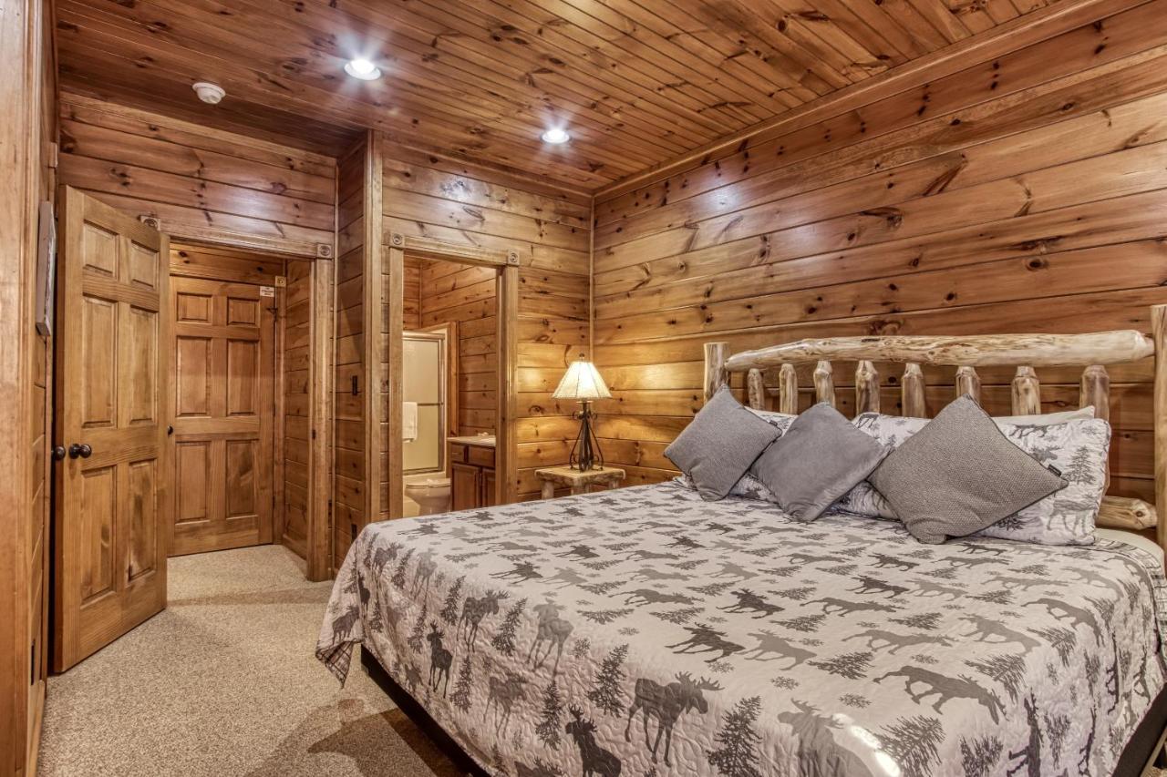 Lazy Bear Lodge, Hot Tub, Resort Pool, Wifi, 1089 Free Tickets Each Paid Day, Dollywood And More ガトリンバーグ エクステリア 写真