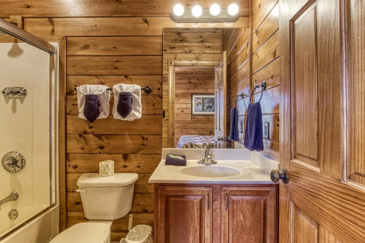 Lazy Bear Lodge, Hot Tub, Resort Pool, Wifi, 1089 Free Tickets Each Paid Day, Dollywood And More ガトリンバーグ エクステリア 写真