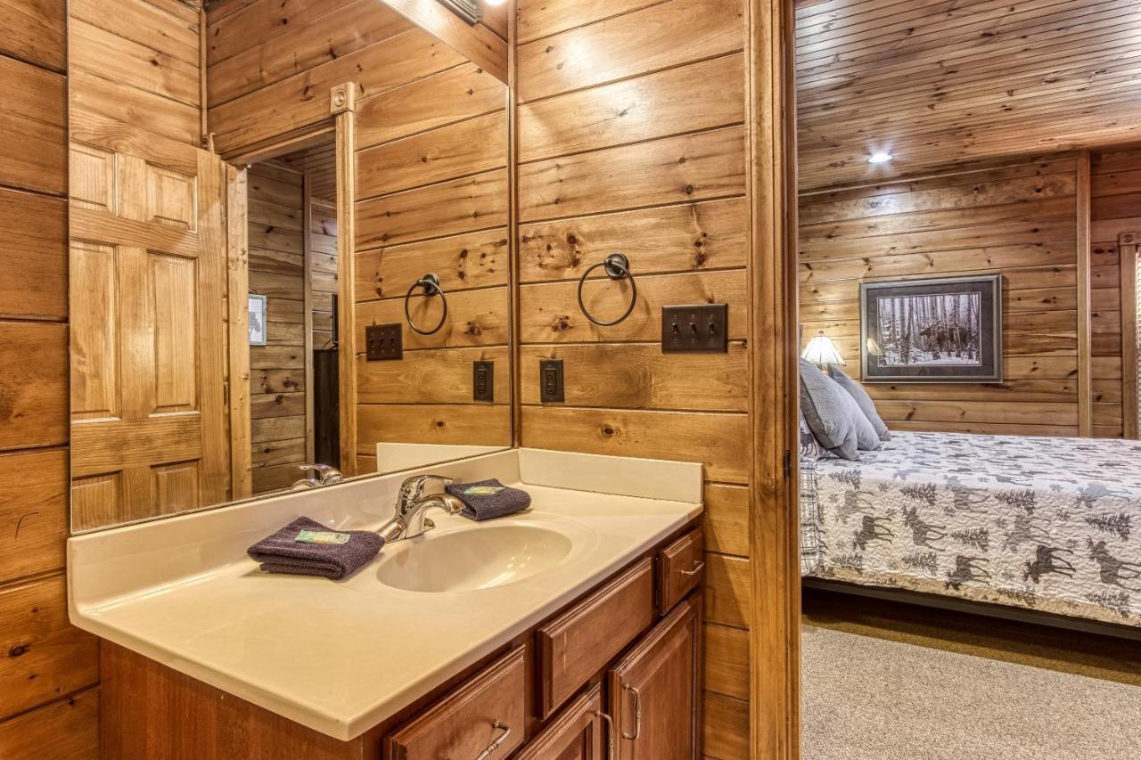 Lazy Bear Lodge, Hot Tub, Resort Pool, Wifi, 1089 Free Tickets Each Paid Day, Dollywood And More ガトリンバーグ エクステリア 写真