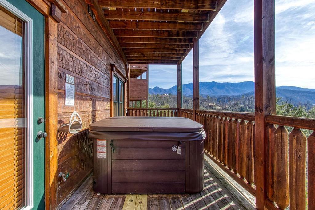 Lazy Bear Lodge, Hot Tub, Resort Pool, Wifi, 1089 Free Tickets Each Paid Day, Dollywood And More ガトリンバーグ エクステリア 写真