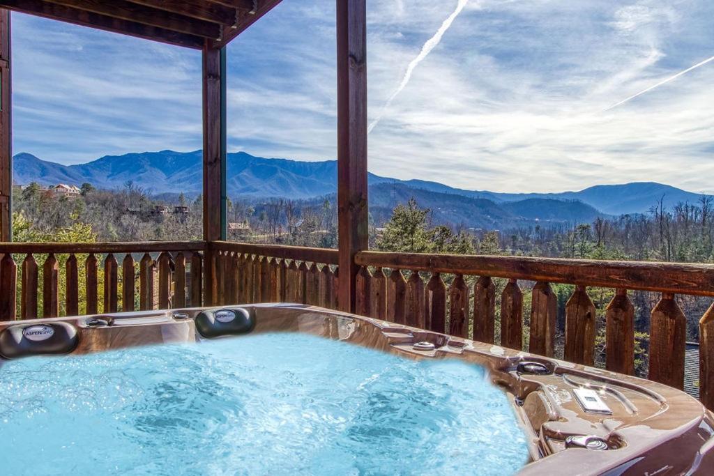 Lazy Bear Lodge, Hot Tub, Resort Pool, Wifi, 1089 Free Tickets Each Paid Day, Dollywood And More ガトリンバーグ エクステリア 写真